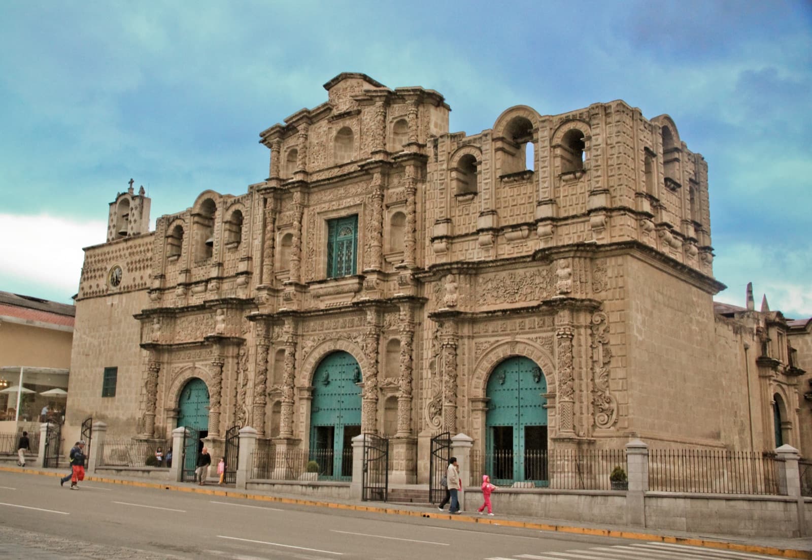 Catedral de Cajamarca, Plaza de Armas